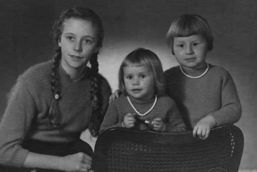 CCF_000075_Antja_Susanne_Tina1957