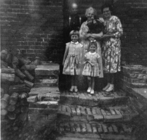 Neu_1_CCF_000302_Juni1958_OmaKuhnwird80_Wietow_001