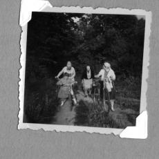 CCF_000313_RadfahrenmitTanteEricazuOmaKuhn_WietowerPark1962