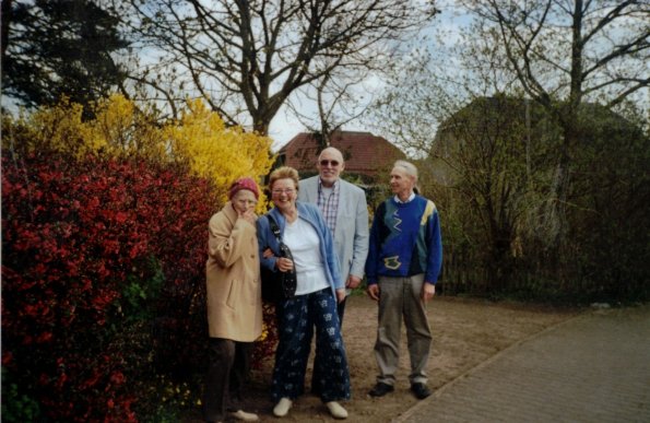 CCF_000167 Frühjahr2007-Jan,Mieke, Willi und Lotte