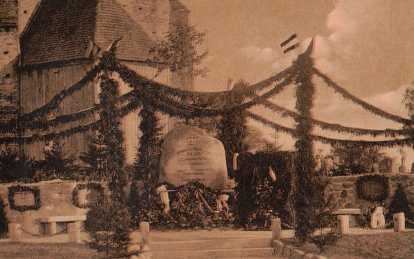 CCF_000681_HohenViecheln_gedenkstein1922